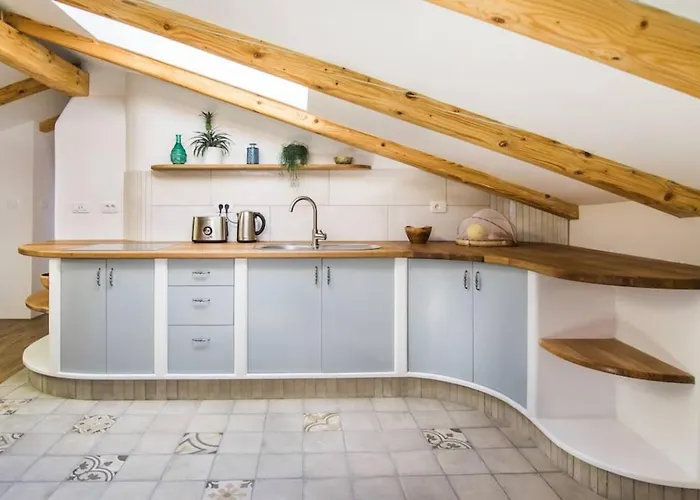 Apartma Luna With Mountain View * كوباريد